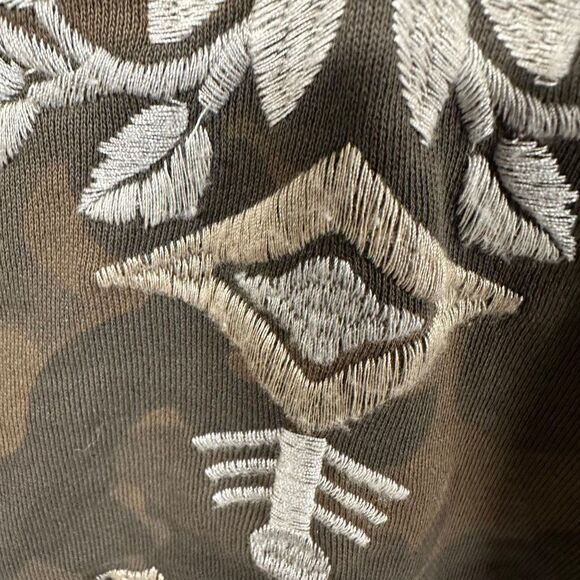 Driftwood Teddy Embroidered Camo Pullover Sweatshirt Womens Size M Medium - Picture 10 of 14